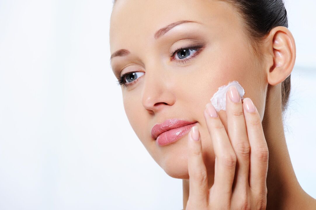 Aplicación de Eudalie de Wrinkles Cream
